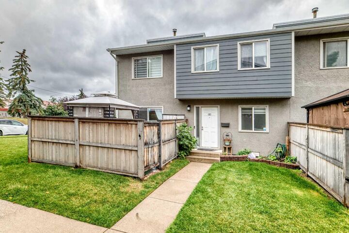Property Photo:  219 90 Avenue SE 10  AB T2J 0A3 