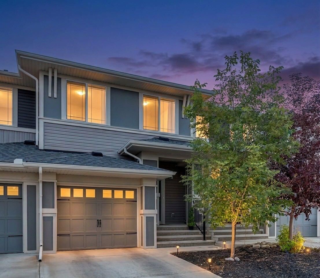 Property Photo:  497 Hillcrest Road SW  AB T4B 4T8 