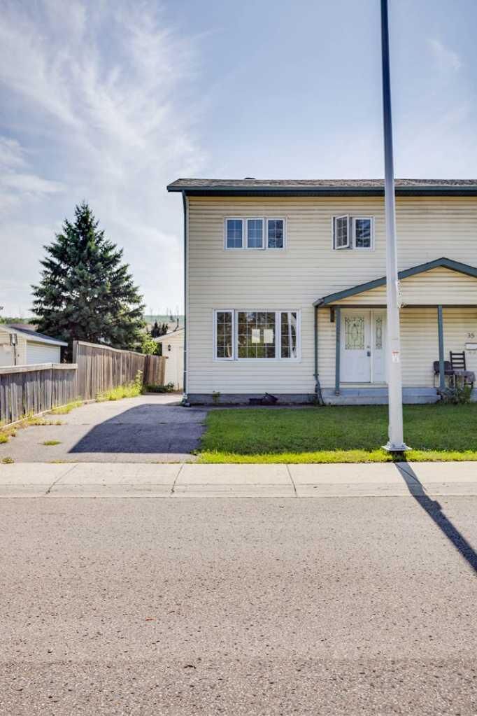 Property Photo:  33 Poplar Crescent  AB T9H 1N8 