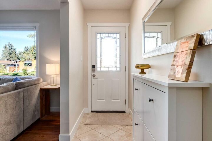 Property Photo:  2835 43 Street SW  AB T2E 3N8 