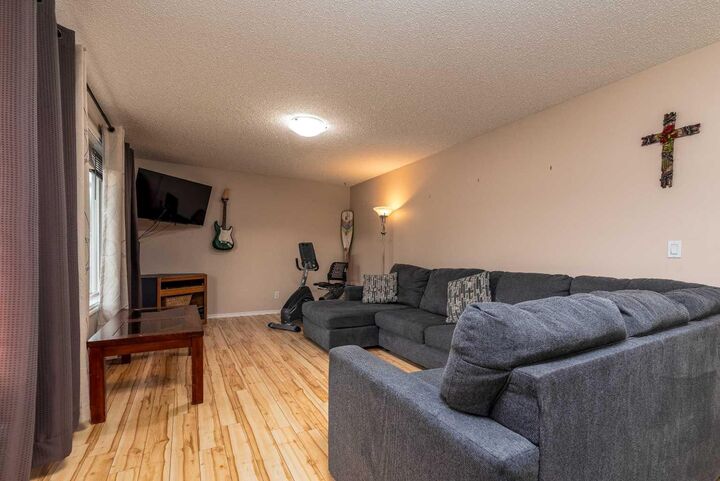 Property Photo:  511 2 Street E  SK S0M 1M0 
