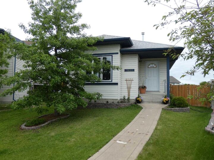Property Photo:  9403 128 Avenue  AB T8X 1N4 