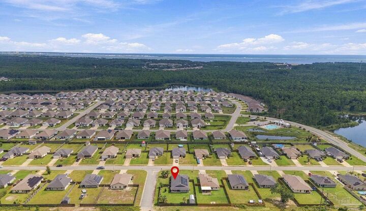 Property Photo: 6098 Redberry Dr FL 32563