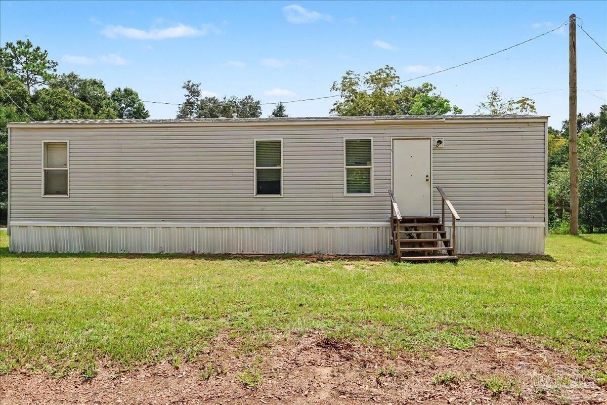 Property Photo: 6804 Rolling Hills Rd FL 32505
