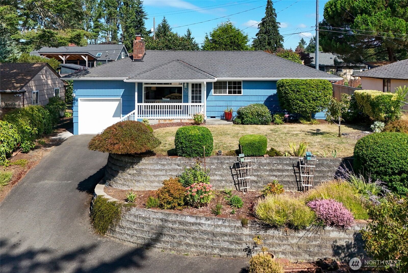 Property Photo: 922 NE 150th Street WA 98155