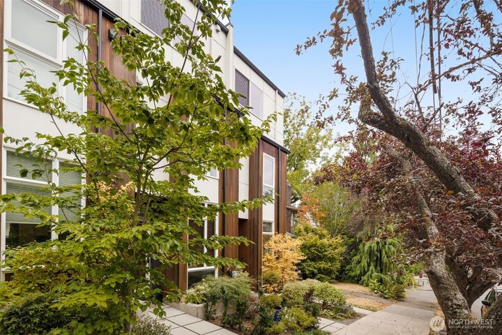 Property Photo: 1829 11 Avenue W D WA 98119