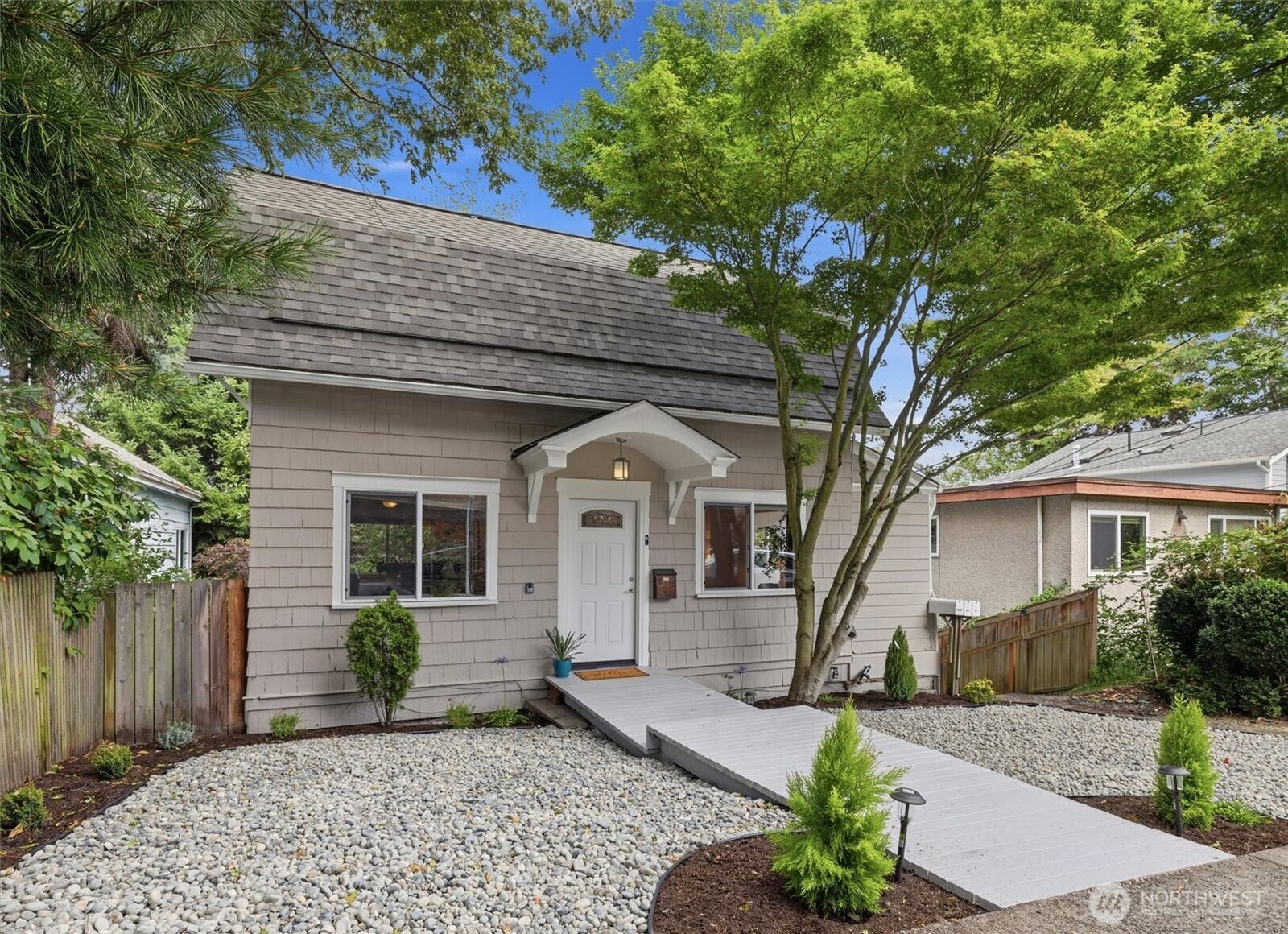 Property Photo: 626 W Emerson Street WA 98119
