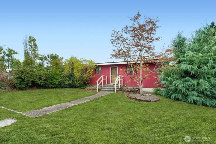 Property Photo: 12524 13th Avenue SW WA 98146