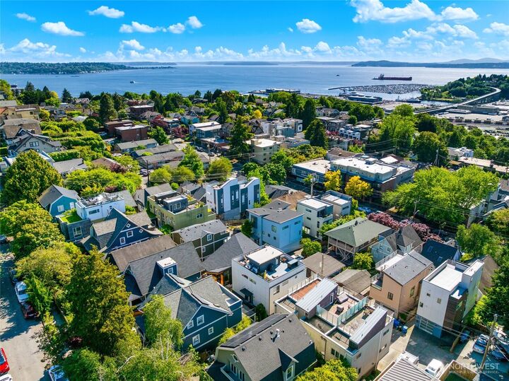 Property Photo:  1919 A  9th Avenue W  WA 98119 