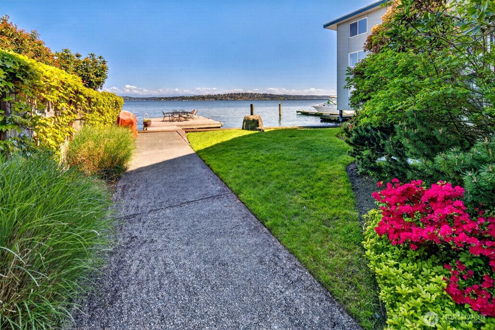 Property Photo: 510 Lakeside Avenue S 6 WA 98144