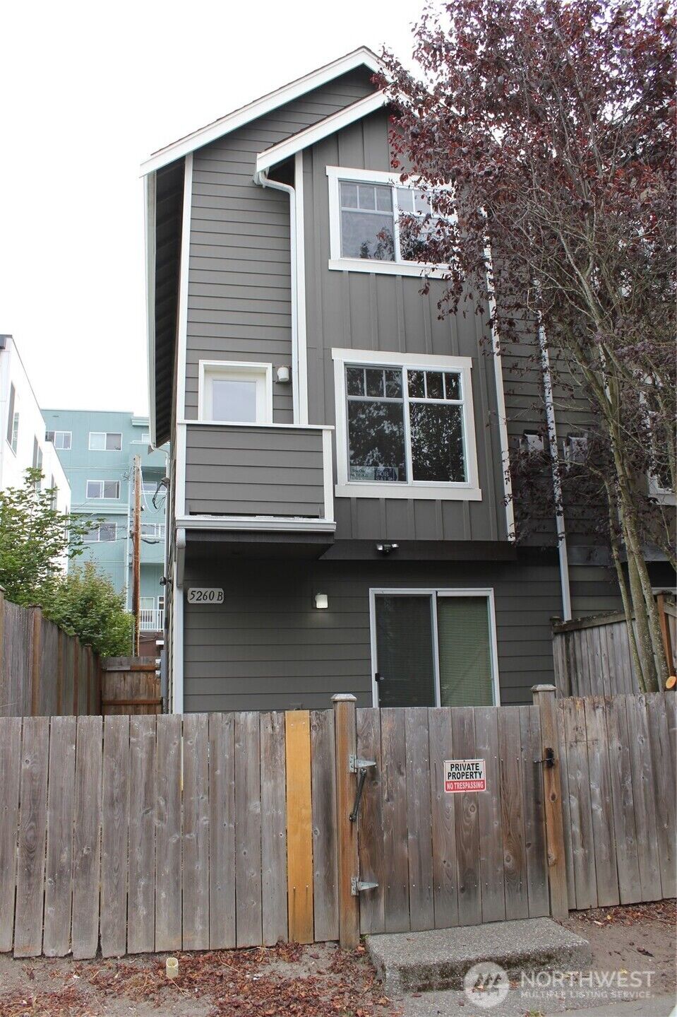 Property Photo: 5260 Brooklyn Avenue NE B WA 98105