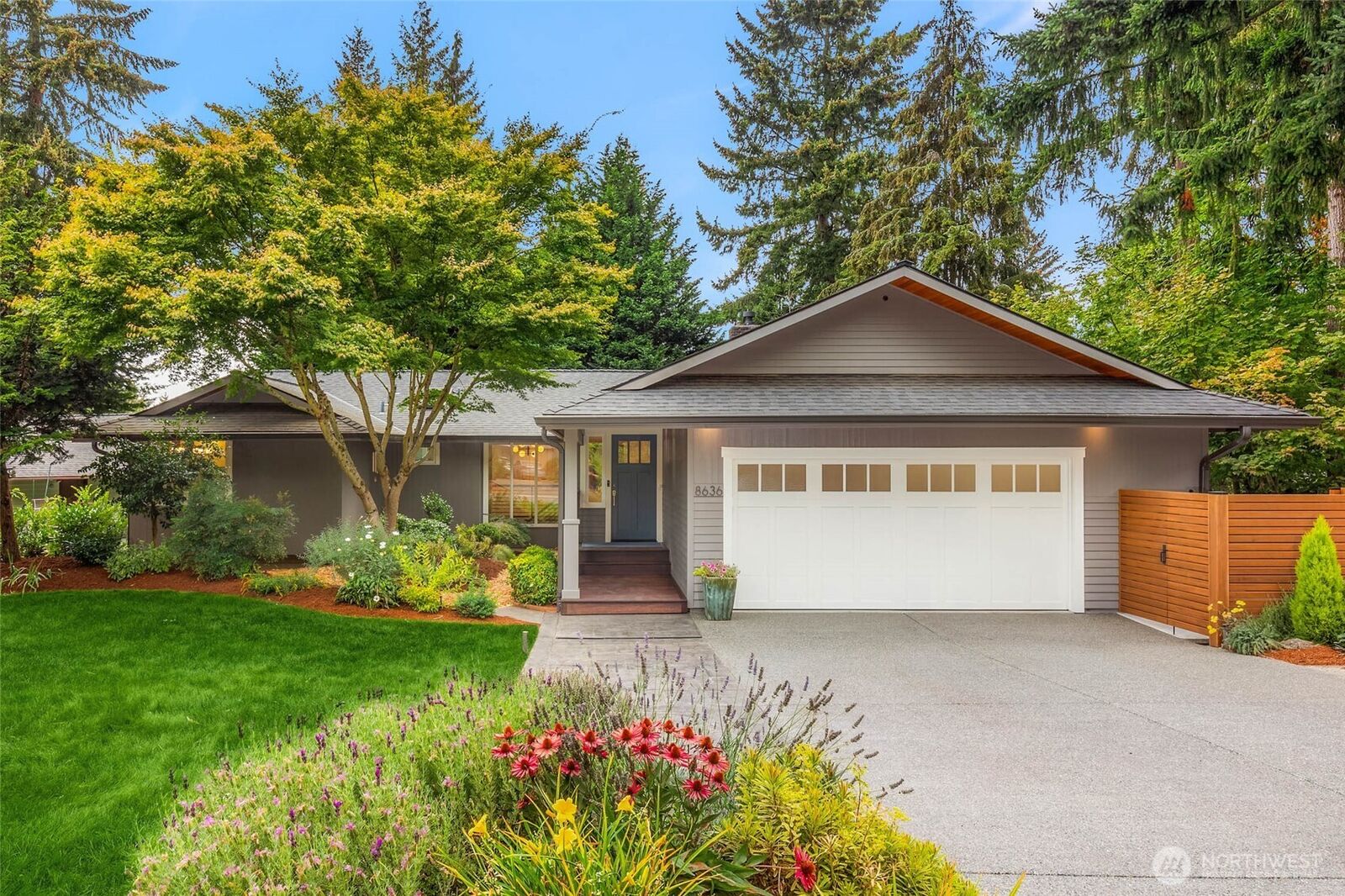 Property Photo: 8636 SE 75th Place WA 98040