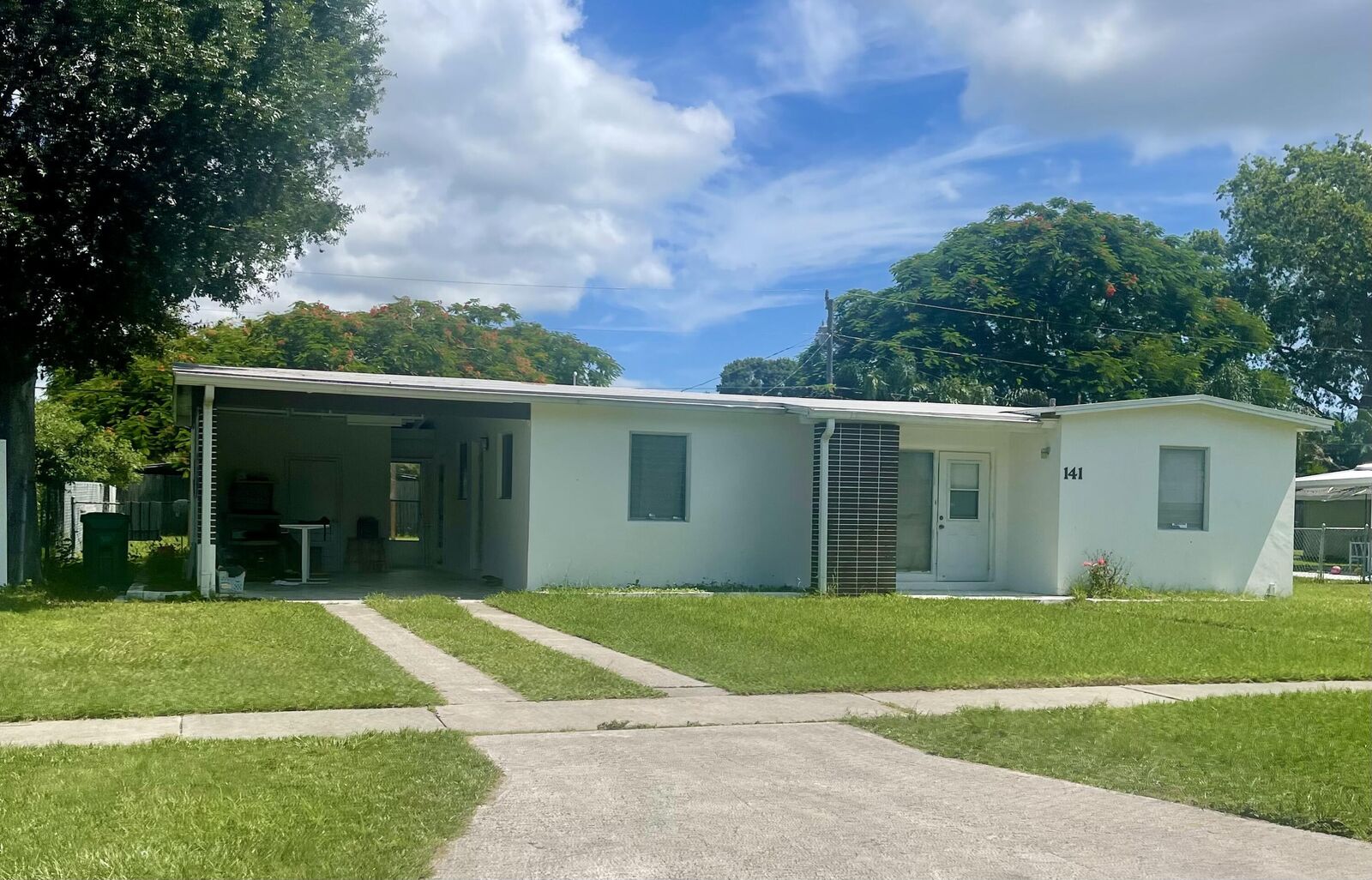 Property Photo:  141 SE Bonita Court  FL 34983 