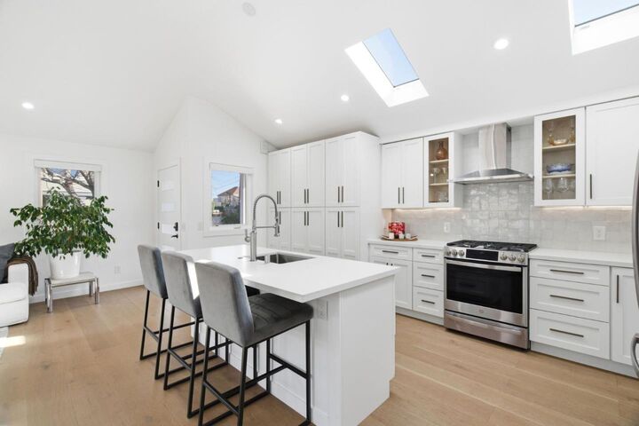 Property Photo: 1510 Jasmine Street CA 94402