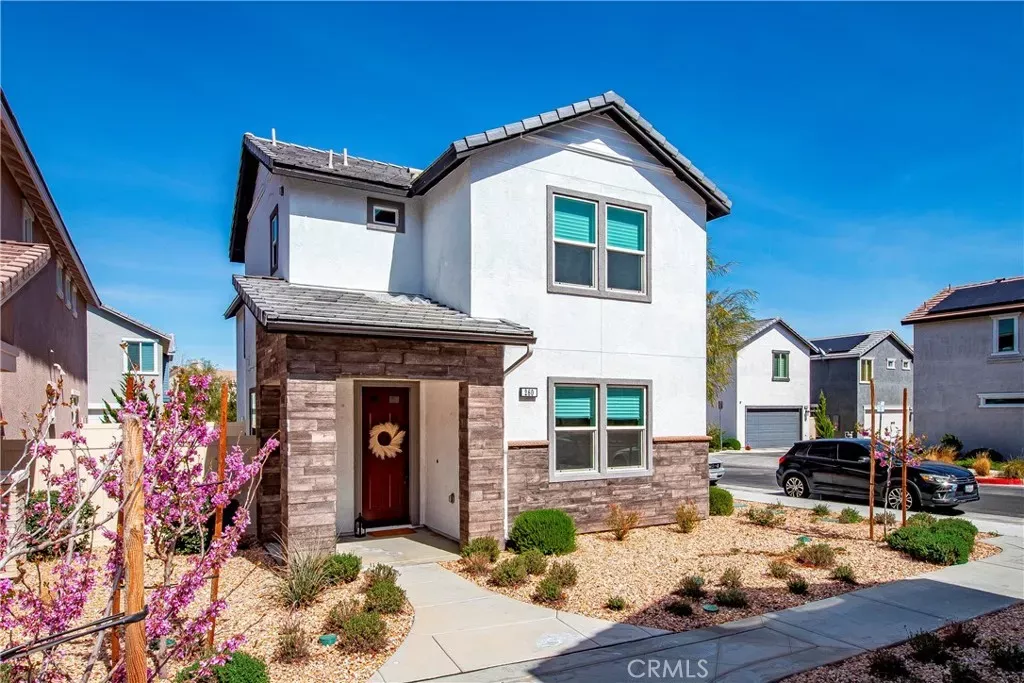 Property Photo: 260 Summerville Ln CA 93551