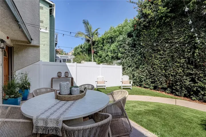 Property Photo:  1921 Carnegie Lane 5  CA 90278 