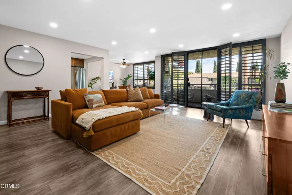 Property Photo:  225 Hermosa Avenue 102  CA 90802 
