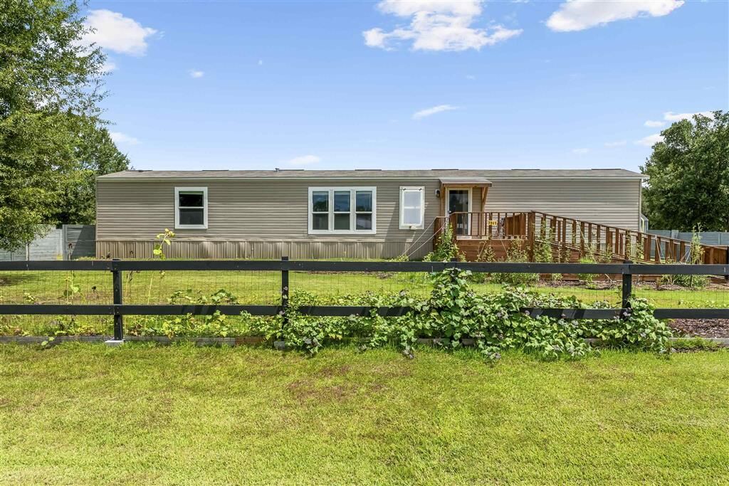 Property Photo: 7311 Jarib Lane LA 70607