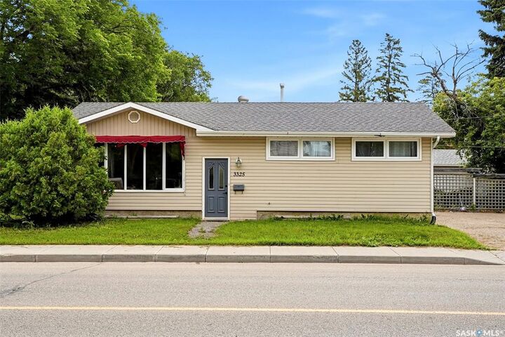 Property Photo:  3325 29th Avenue  SK S4S 2P1 