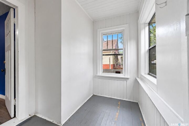 Property Photo:  1450 Royal Street  SK S4T 5A3 