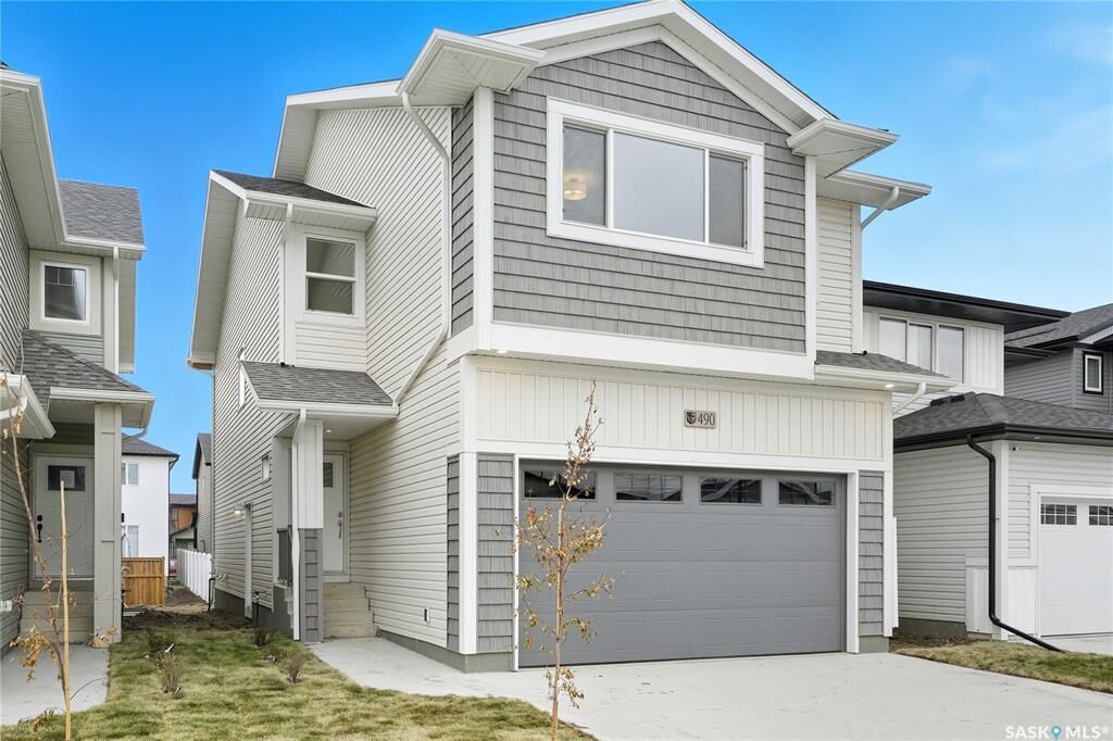Property Photo:  321 Cockcroft Street  SK S7V 1Y9 