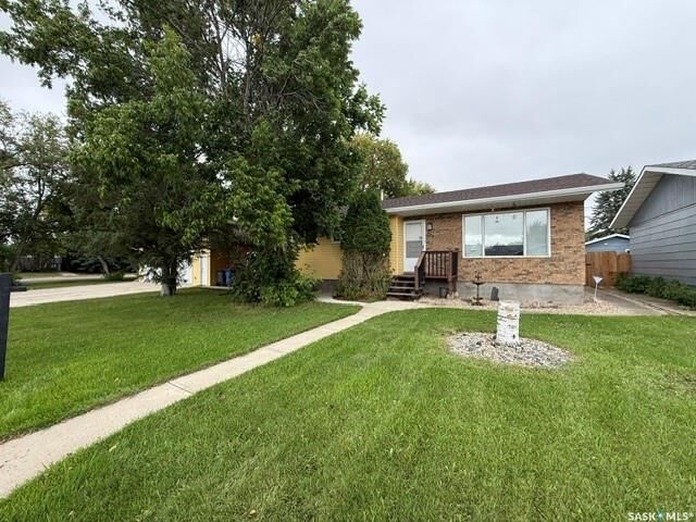 Property Photo:  208 East Avenue  SK S0A 1S0 