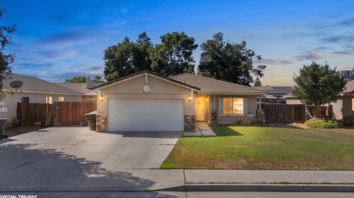 Property Photo: 1865 La Vida Avenue CA 93257