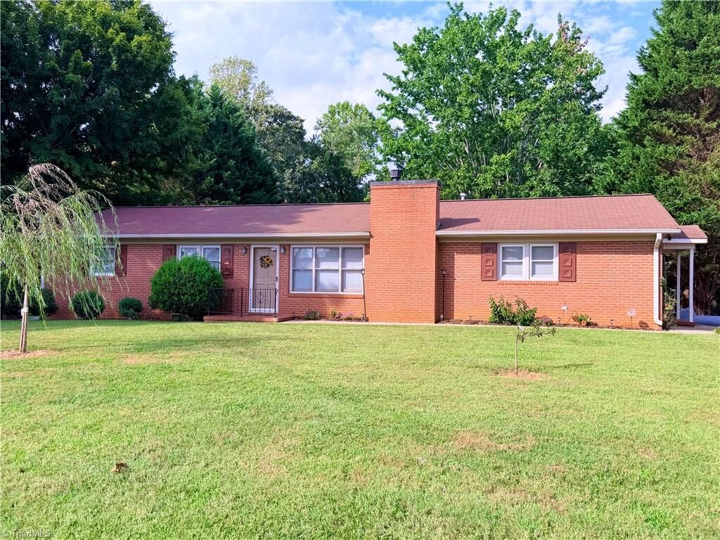 Property Photo: 776 Country Club Drive NC 28676