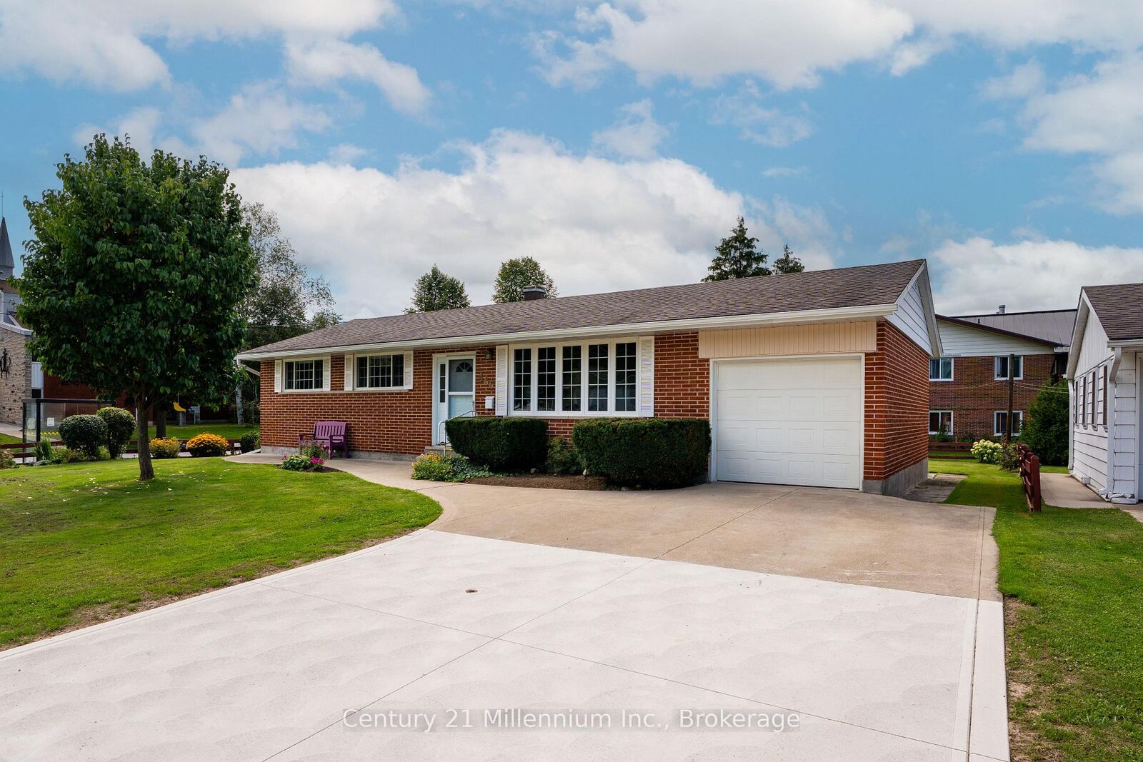Property Photo: 466 7th Avenue E ON N4K 2X4