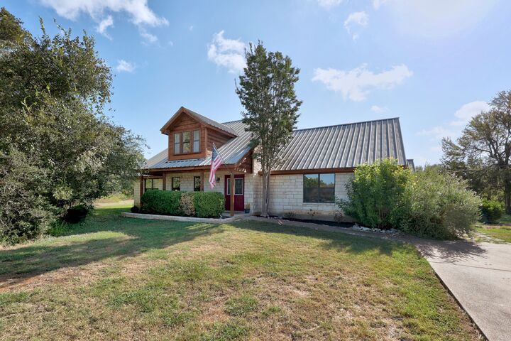 Property Photo:  301 Oak Forest Cove  TX 78610 