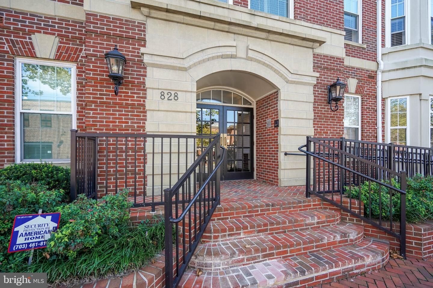 Property Photo:  828 Slaters Lane 204  VA 22314 