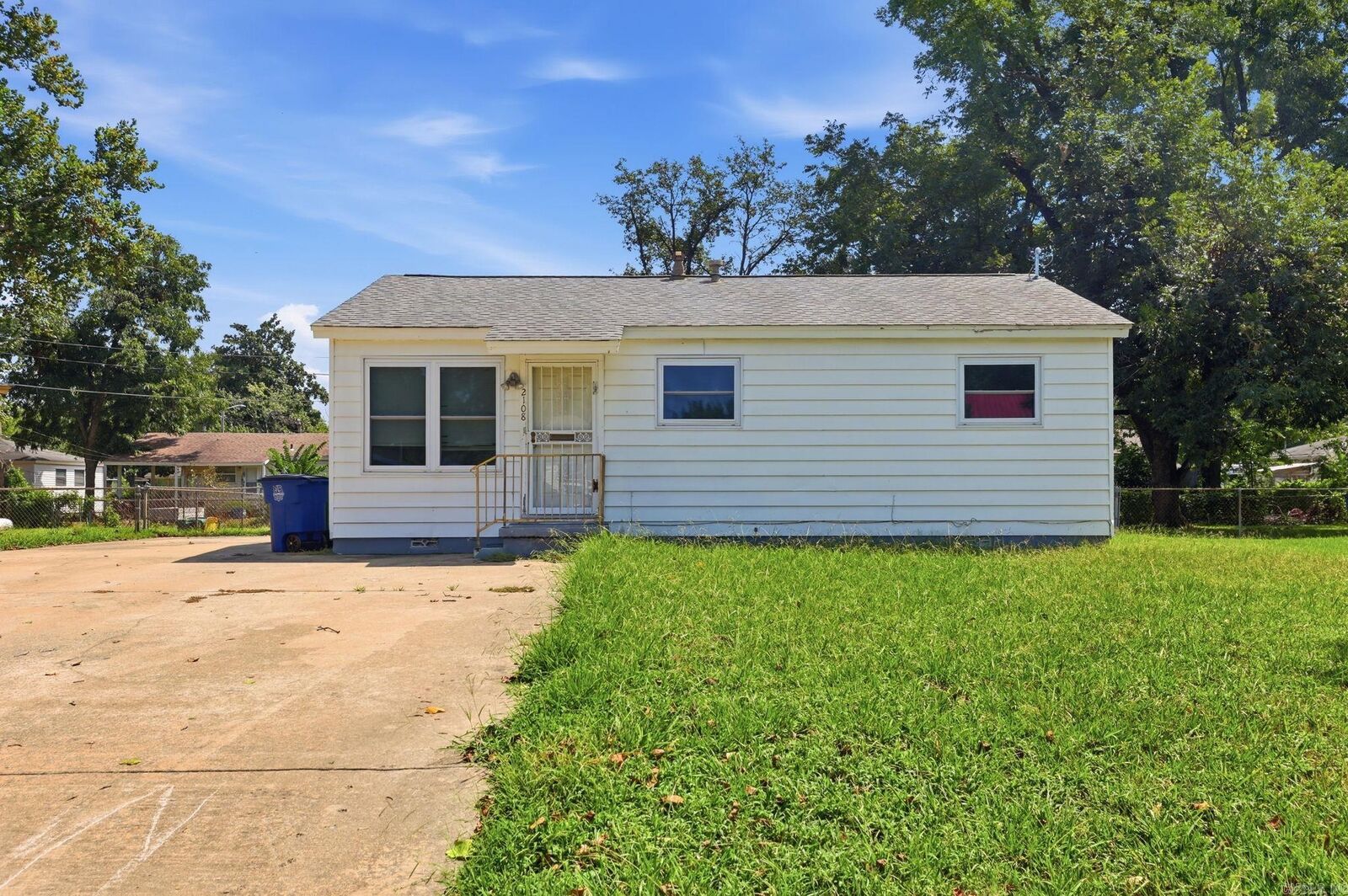 Property Photo: 2108 Whyte Drive AR 72117