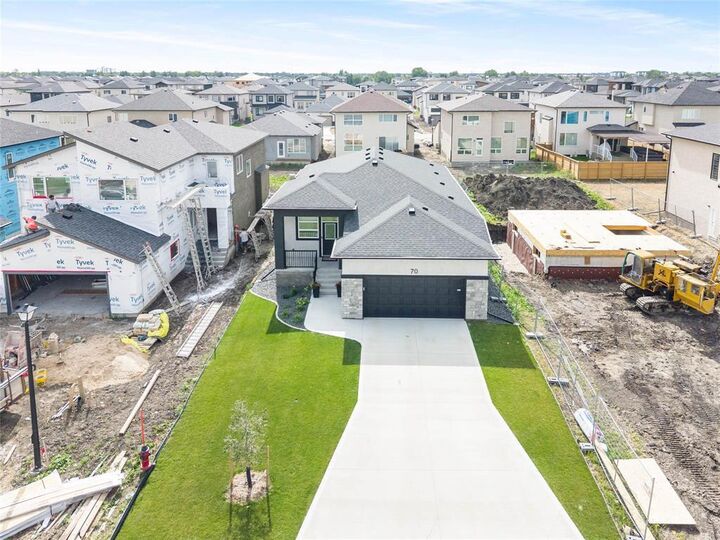 Property Photo:  70 Gardner Trail  MB R2V 5J6 