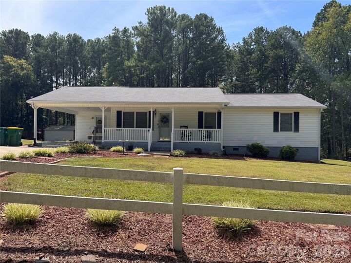 Property Photo:  1037 Cross Creek Drive  NC 28129 