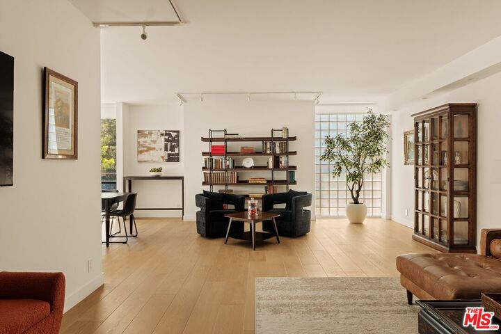 Property Photo: 211 S Spalding Dr, Unit 107S CA 90212