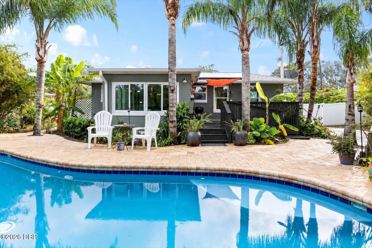 Property Photo: 213 Boylston Avenue FL 32118