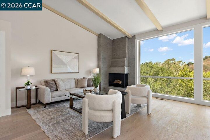 Property Photo: 16 Sunnyside Ct CA 94563