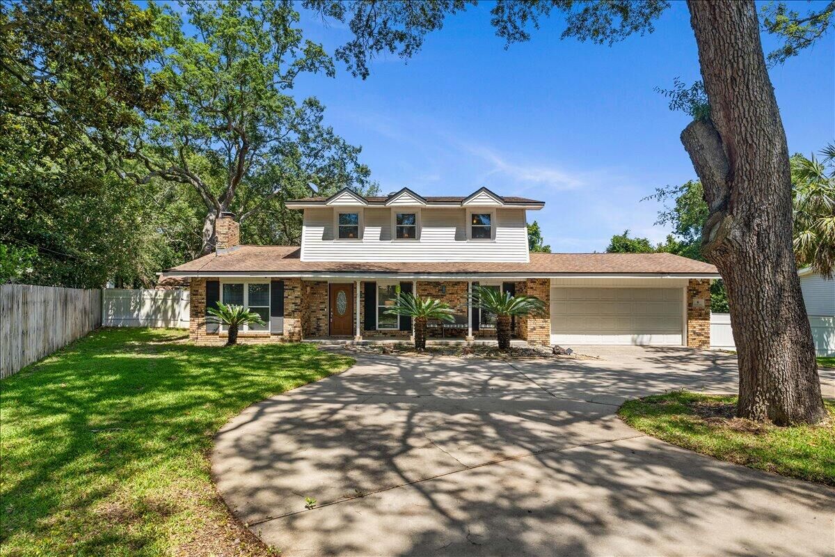 Property Photo: 6 Krivik Court FL 32547