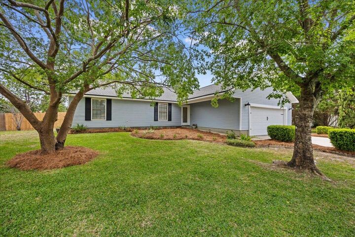 Property Photo: 1938 Iris Lane FL 32566