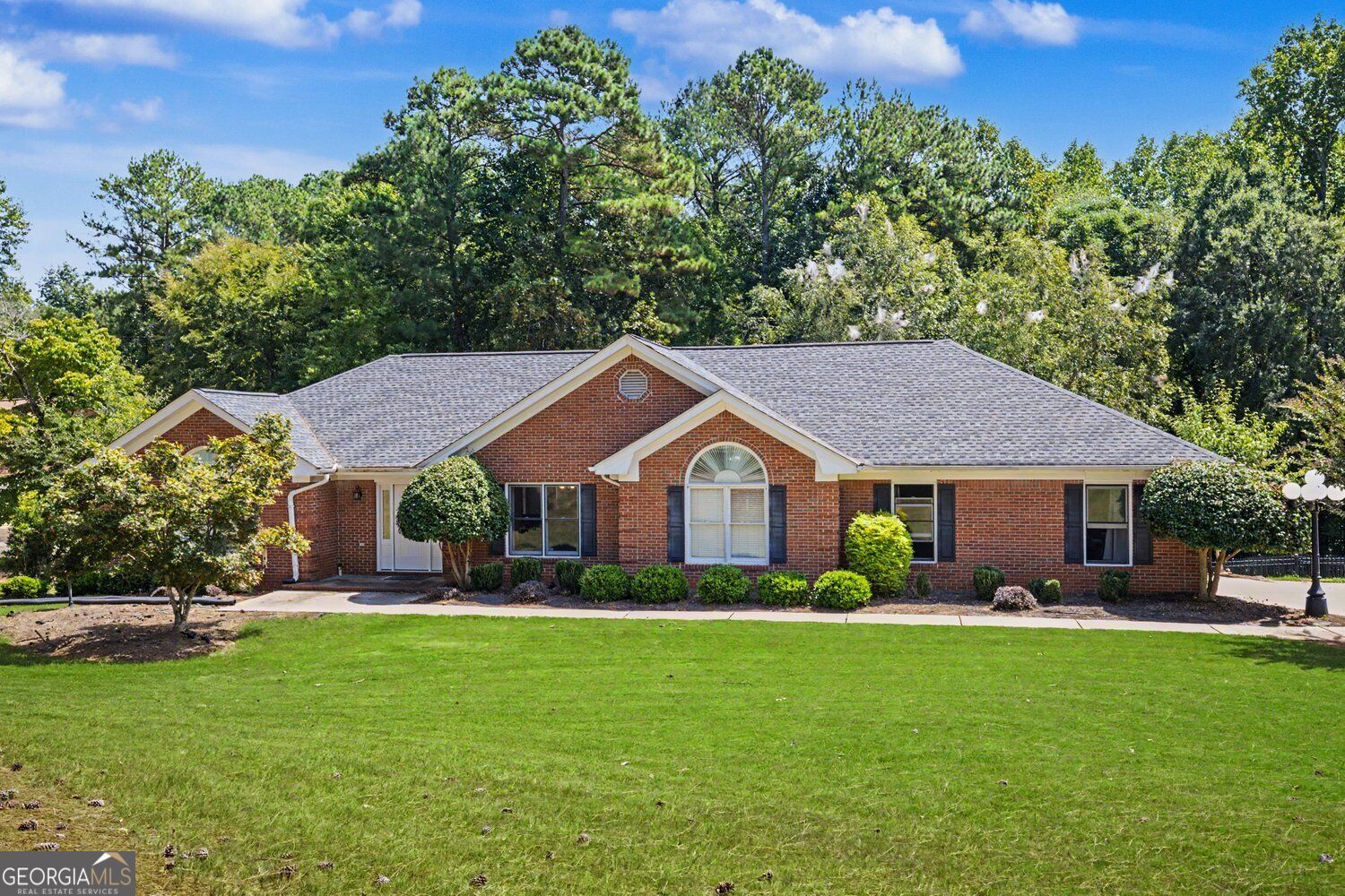 Property Photo: 502 Wedgepark Drive GA 30252