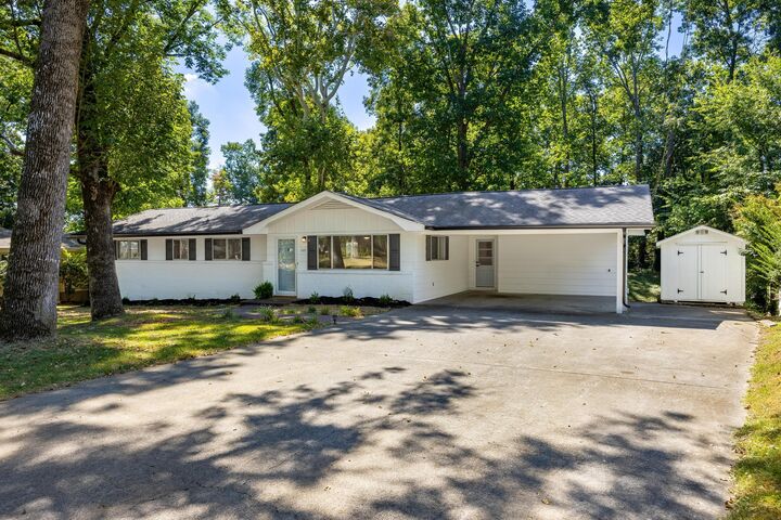 Property Photo: 1109 Peerless Drive NW TN 37312