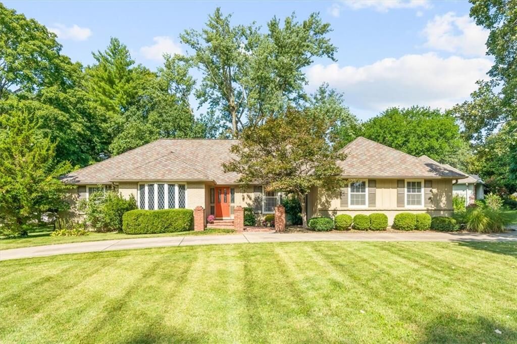 Property Photo:  8124 Granada Road  KS 66208 
