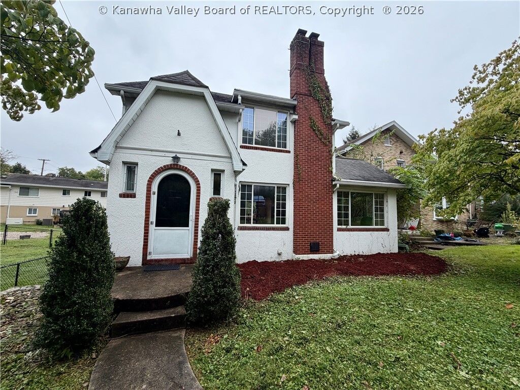 Property Photo: 1110 Oakmont Road WV 25314