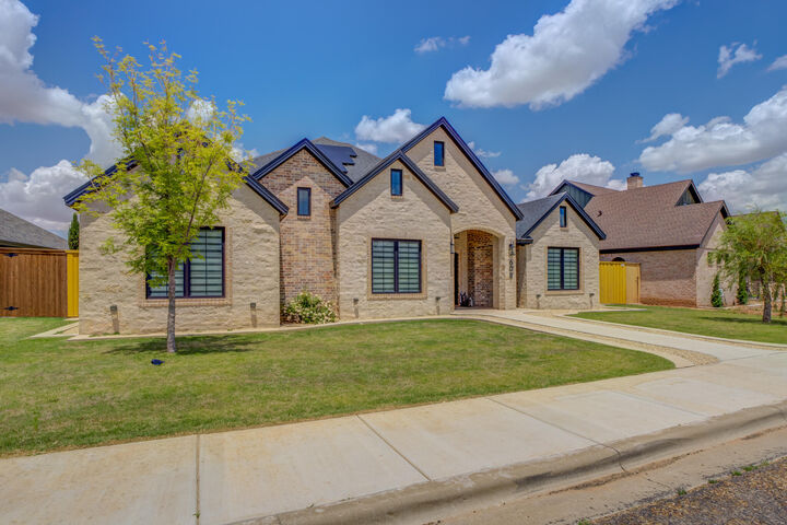 Property Photo: 608 N 11th Street TX 79382