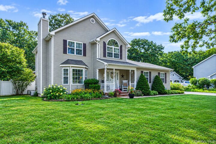 Property Photo:  8 Sommerset Drive  NY 11980 
