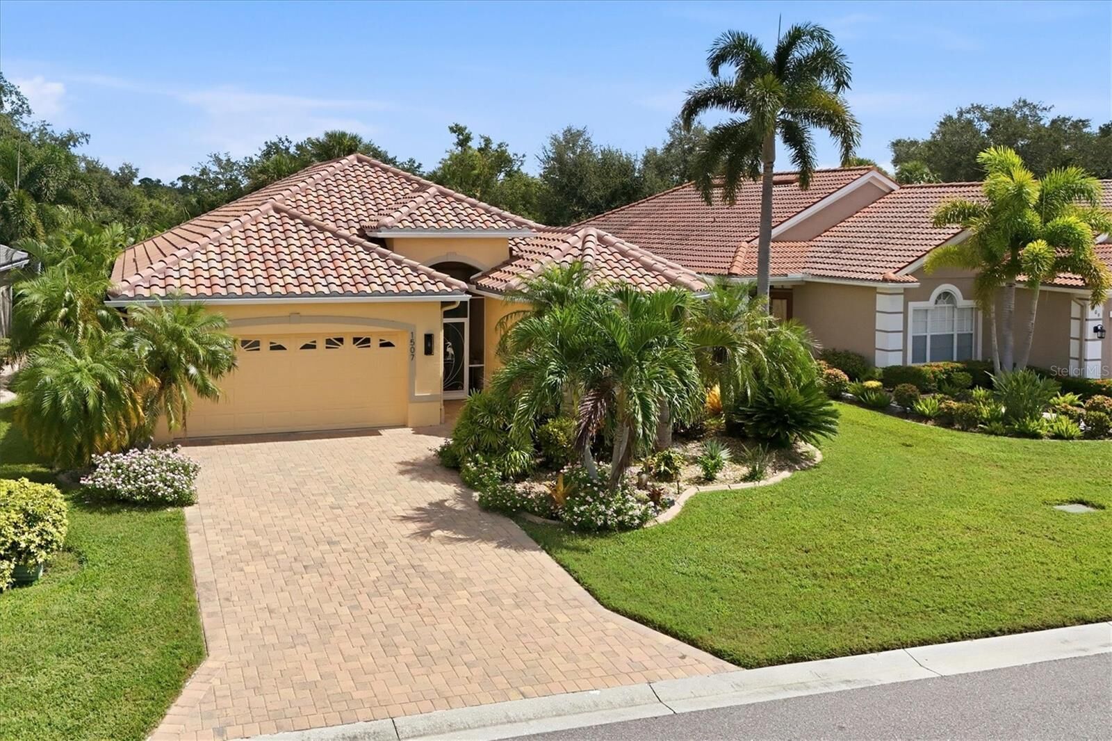 Property Photo: 1507 San Ysidro Way FL 34285