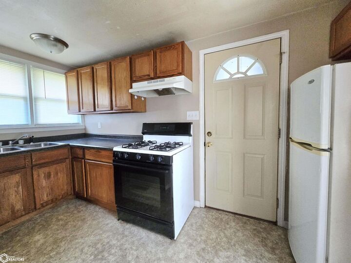 Property Photo:  107 E Maine  IL 62334 