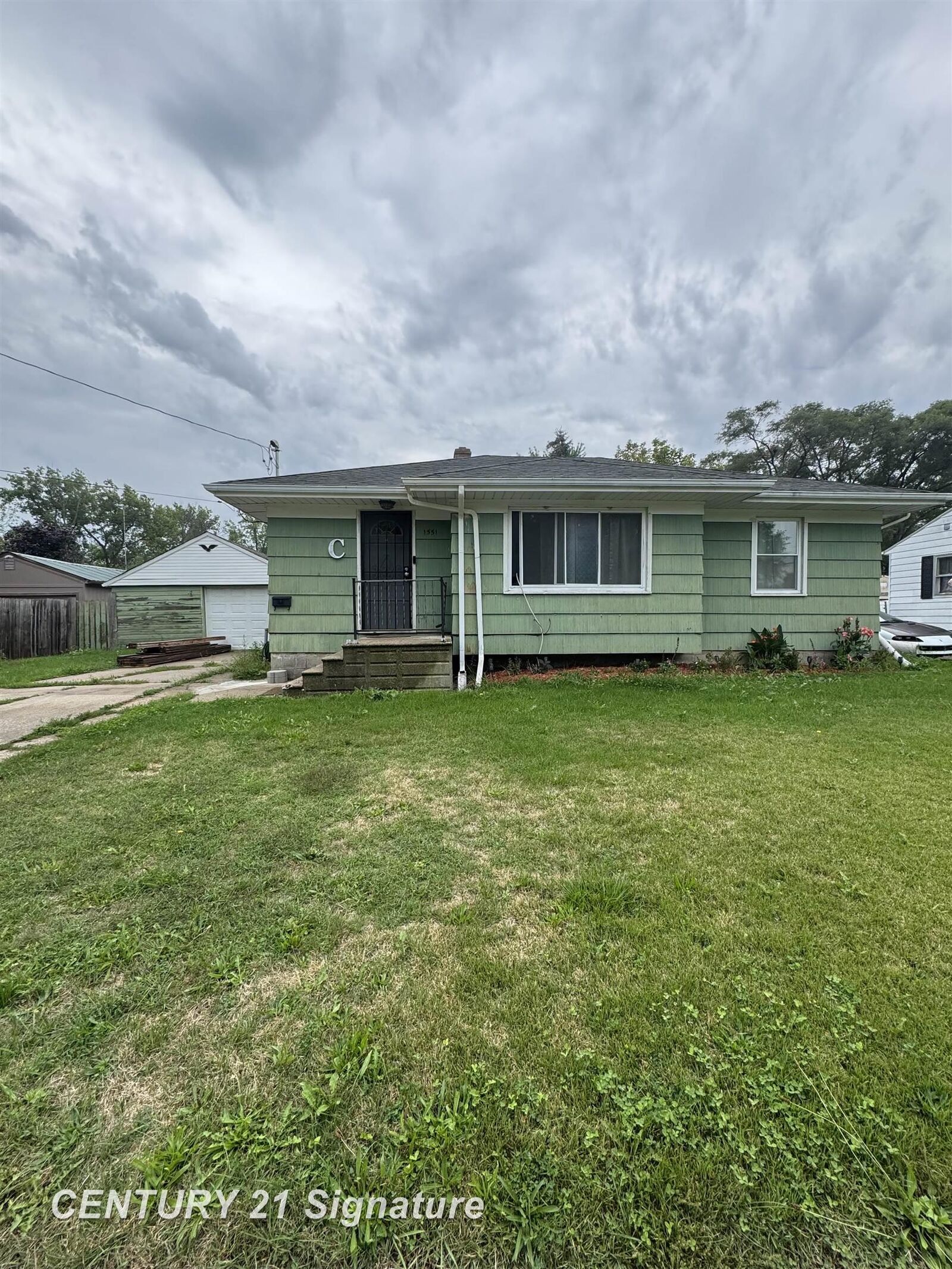 Property Photo:  1551 Gilbert Street  MI 48602 