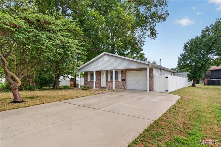 Property Photo:  912 W Church Street  IL 62258 