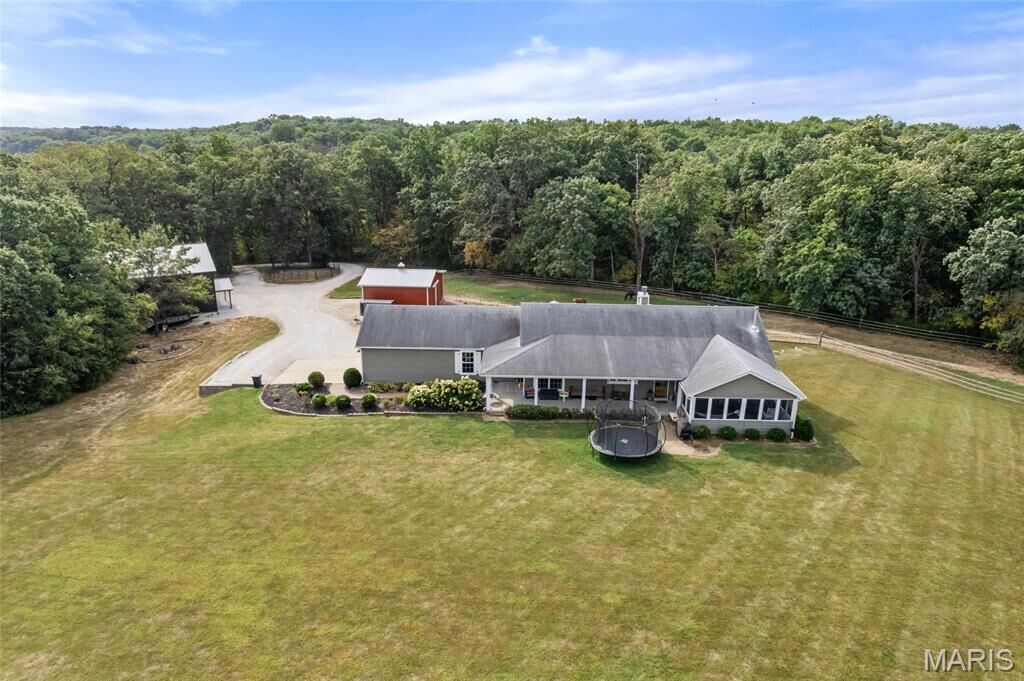 Property Photo: 99 N Chantilly Road MO 63389